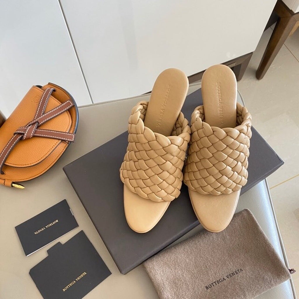 Bottega Veneta Curve Mules 9.5cm Heel Lambskin Leather Spring/Summer 2020 Collection, Beige