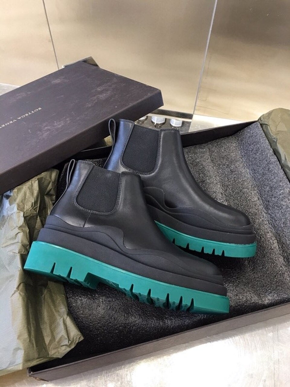Bottega Veneta Flat Triple-Sole Leather Booties Calfskin Leather Fall/Winter Collection, Black/Green