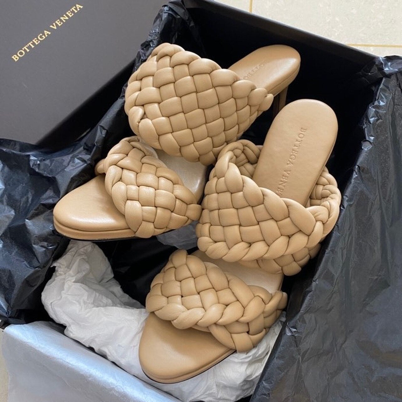 Bottega Veneta Curve Sandals 9.5cm Heel Lambskin Leather Spring/Summer 2020 Collection, Beige