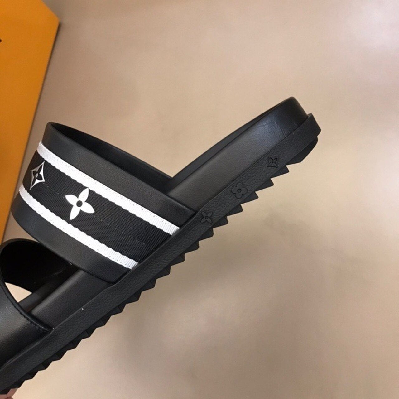 Louis Vuitton Double Strap Mules Mens Sandals Spring/Summer Collection Black/Silver