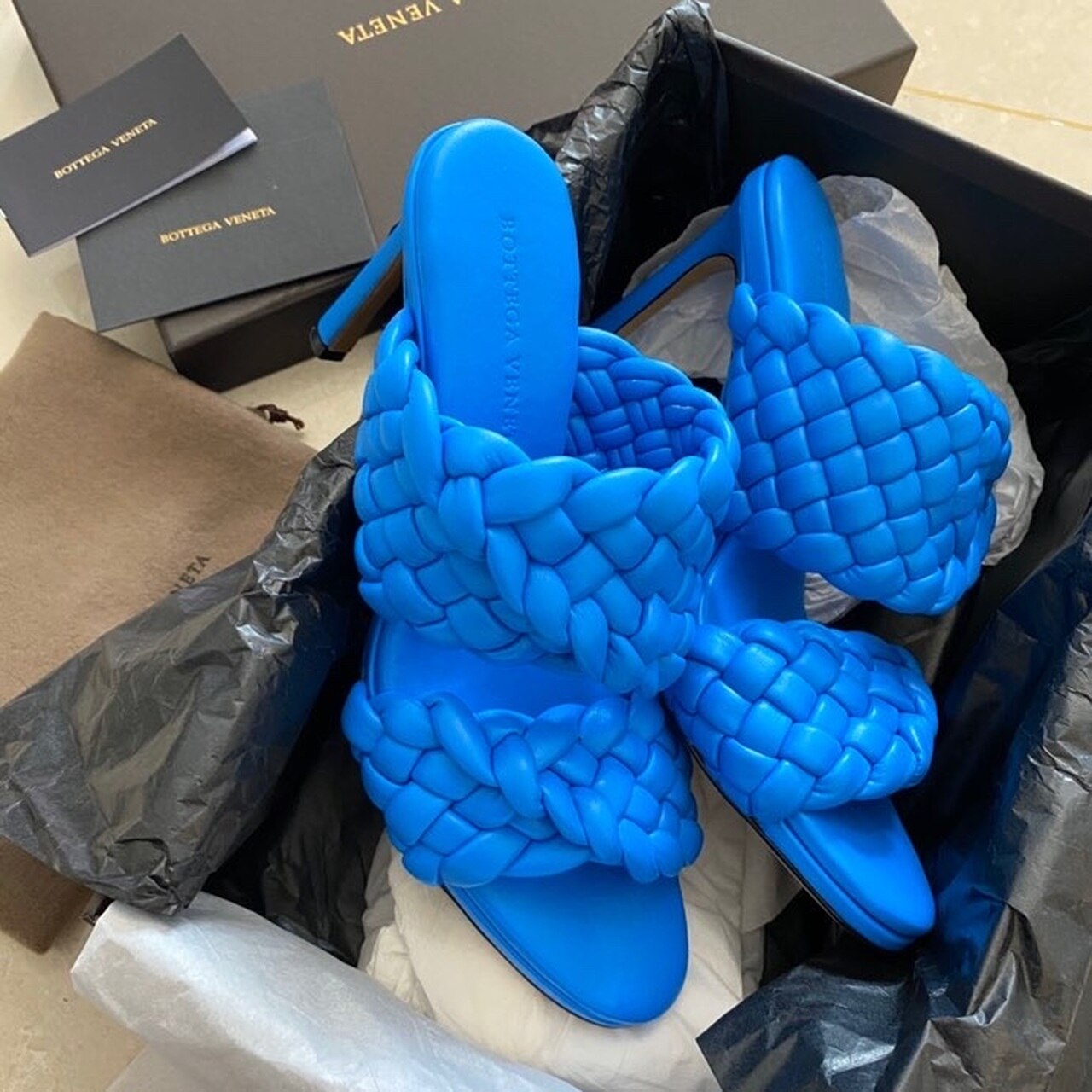 Bottega Veneta Curve Sandals 9.5cm Heel Lambskin Leather Spring/Summer 2020 Collection, Electric Blue