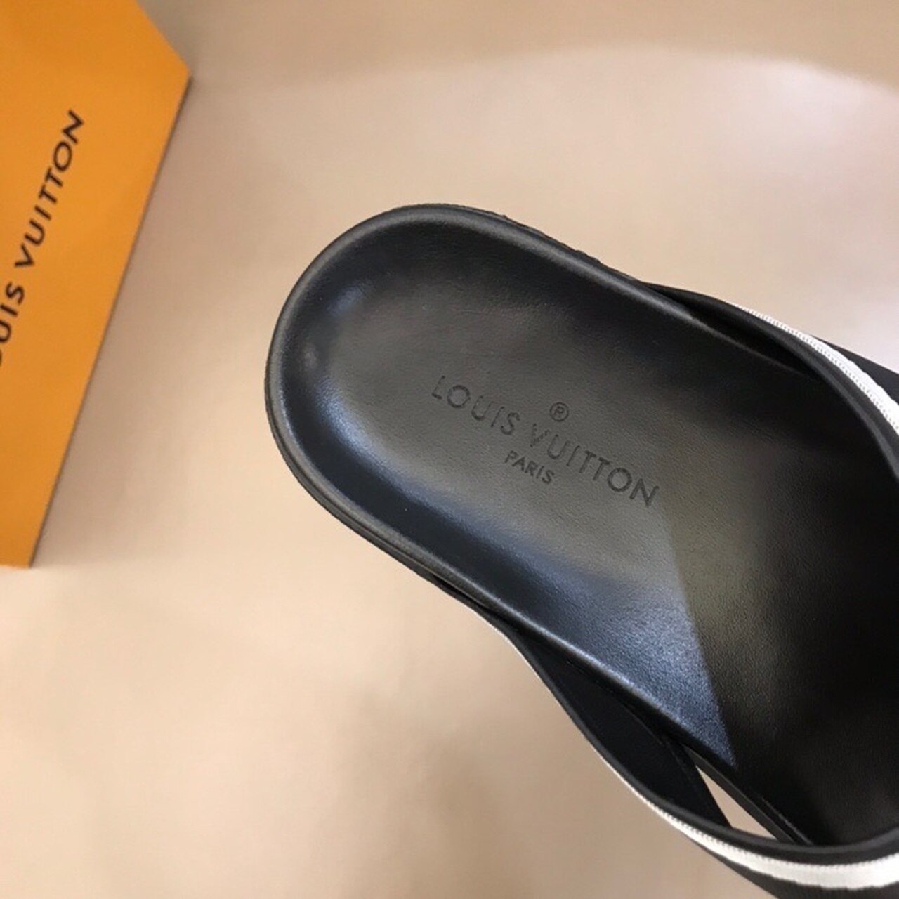 Louis Vuitton Criss-Cross Mules Mens Sandals Spring/Summer Collection Black/Silver