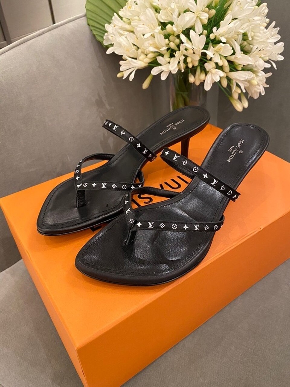 Louis Vuitton Citizen Thong Sandals Calfskin Leather Spring/Summer Collection 1A7S3A Black