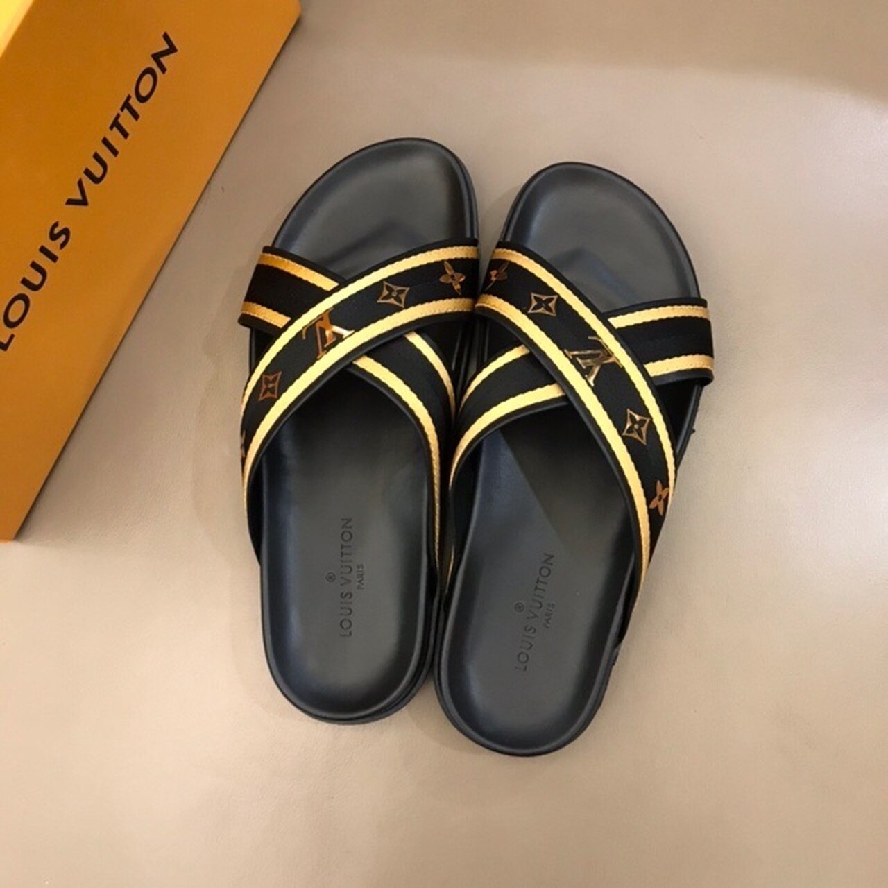 Louis Vuitton Thong Mules Mens Sandals Spring/Summer Collection Black/Gold