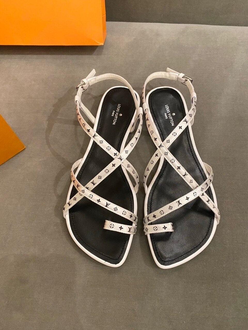 Louis Vuitton Citizen Thong Sandals Calfskin Leather Spring/Summer Collection 1A7RYA White
