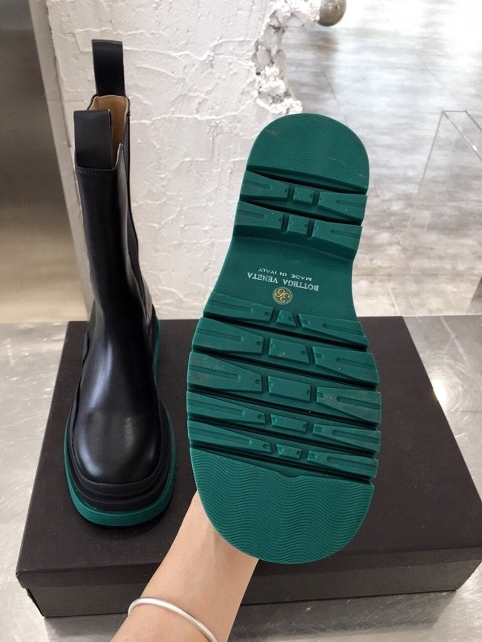 Bottega Veneta Flat Triple-Sole Leather Boots Calfskin Leather Fall/Winter 2020 Collection, Black/Green