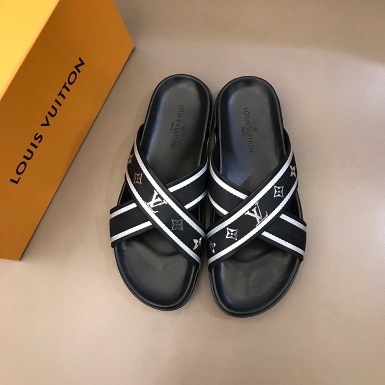 Louis Vuitton Criss-Cross Mules Mens Sandals Spring/Summer Collection Black/Silver