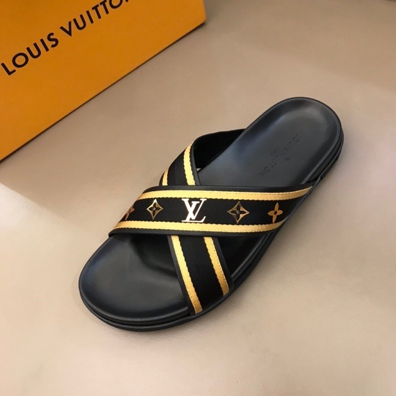Louis Vuitton Thong Mules Mens Sandals Spring/Summer Collection Black/Gold