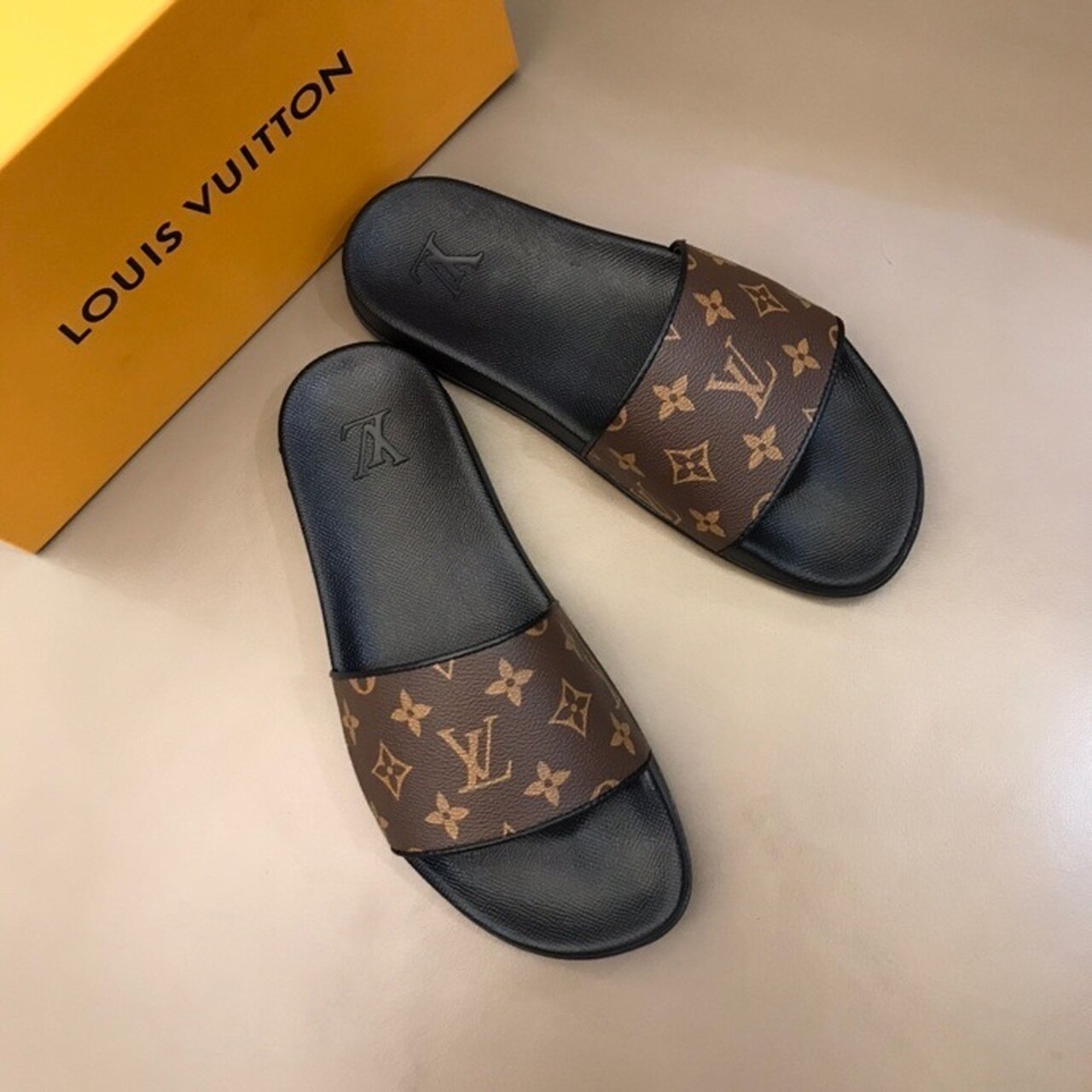 Louis Vuitton Mens Sandals Monogram Canvas Spring/Summer Collection Brown