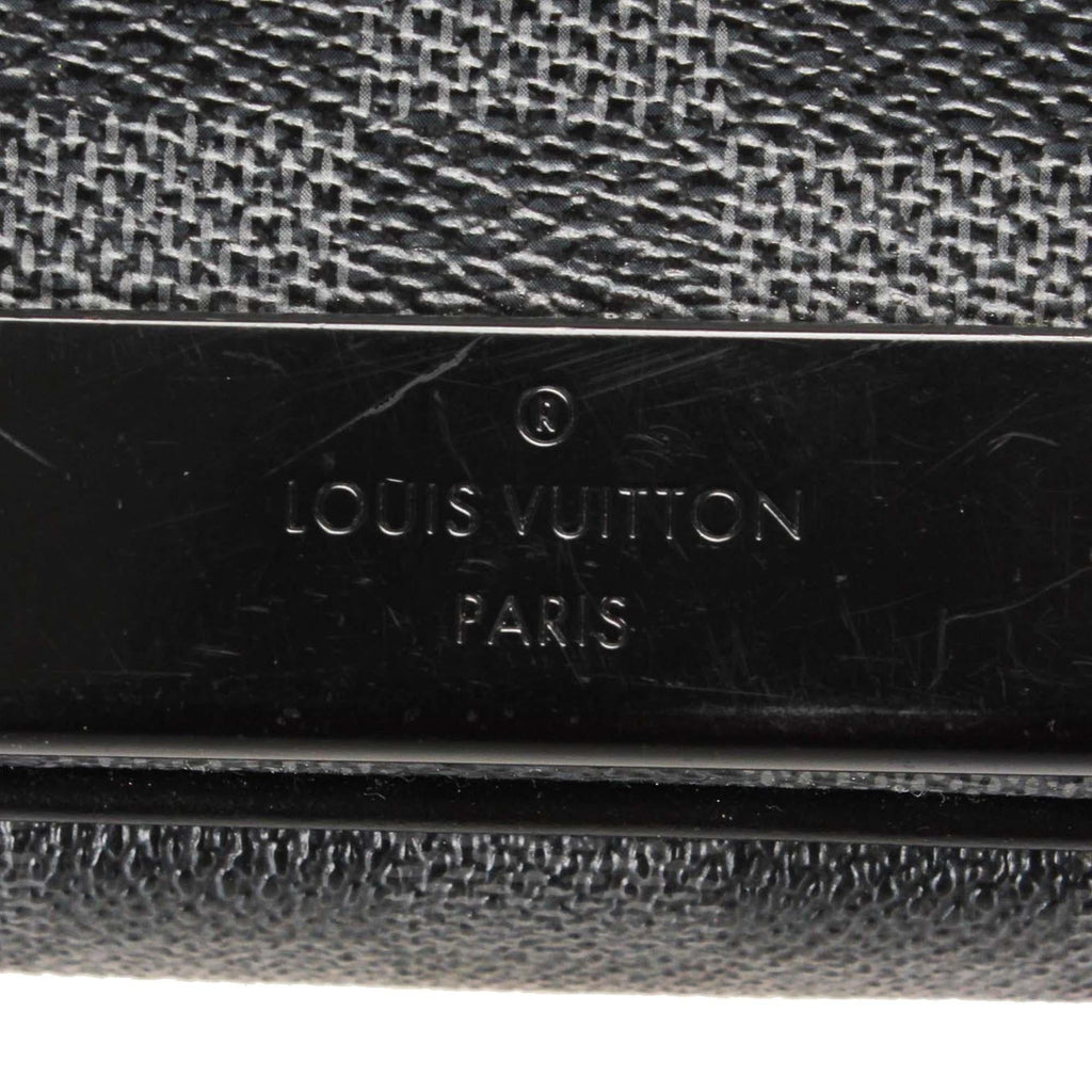 Louis Vuitton Damier Graphite District MM Messenger Bag (SHG-12915)