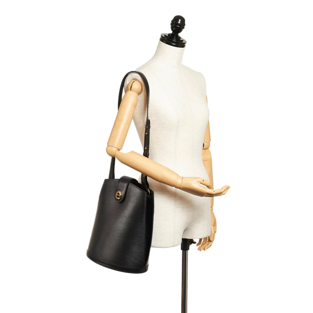Louis Vuitton Epi Cluny (SHG-27753)