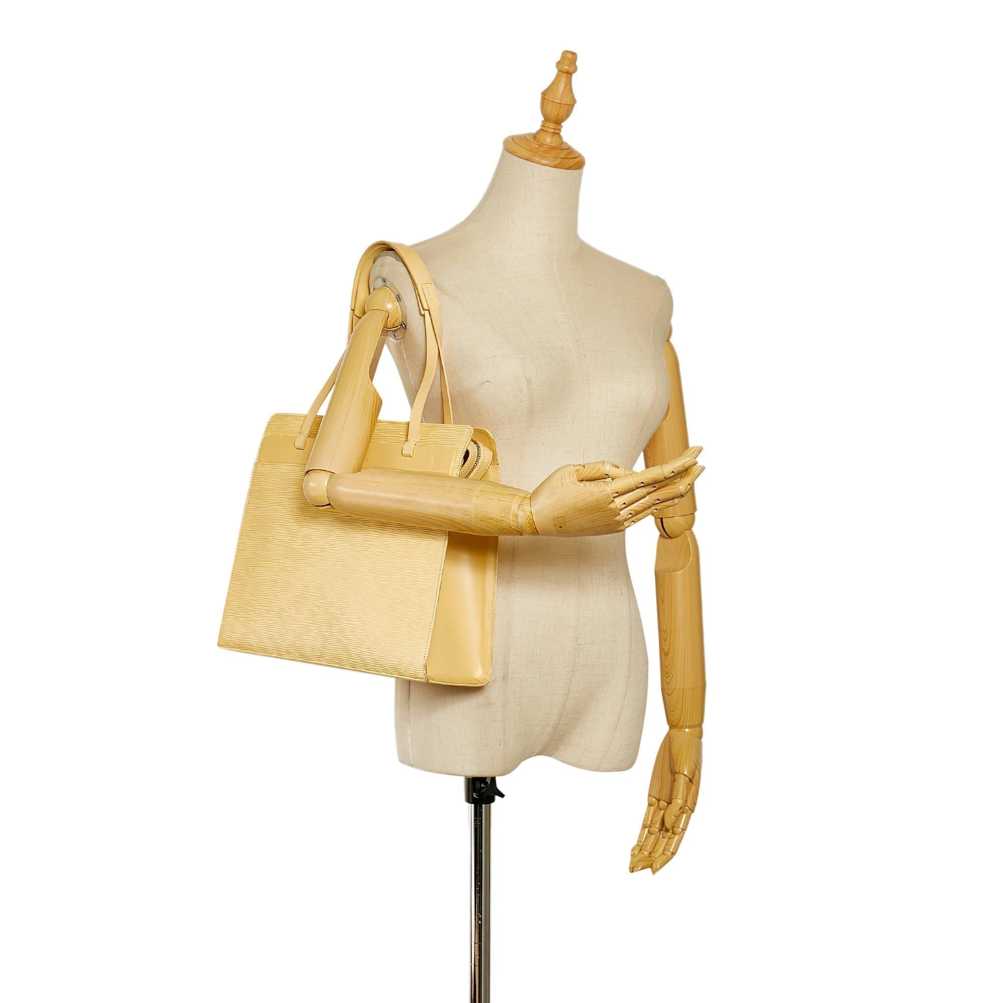 Louis Vuitton Epi Croisette PM (SHG-26130)