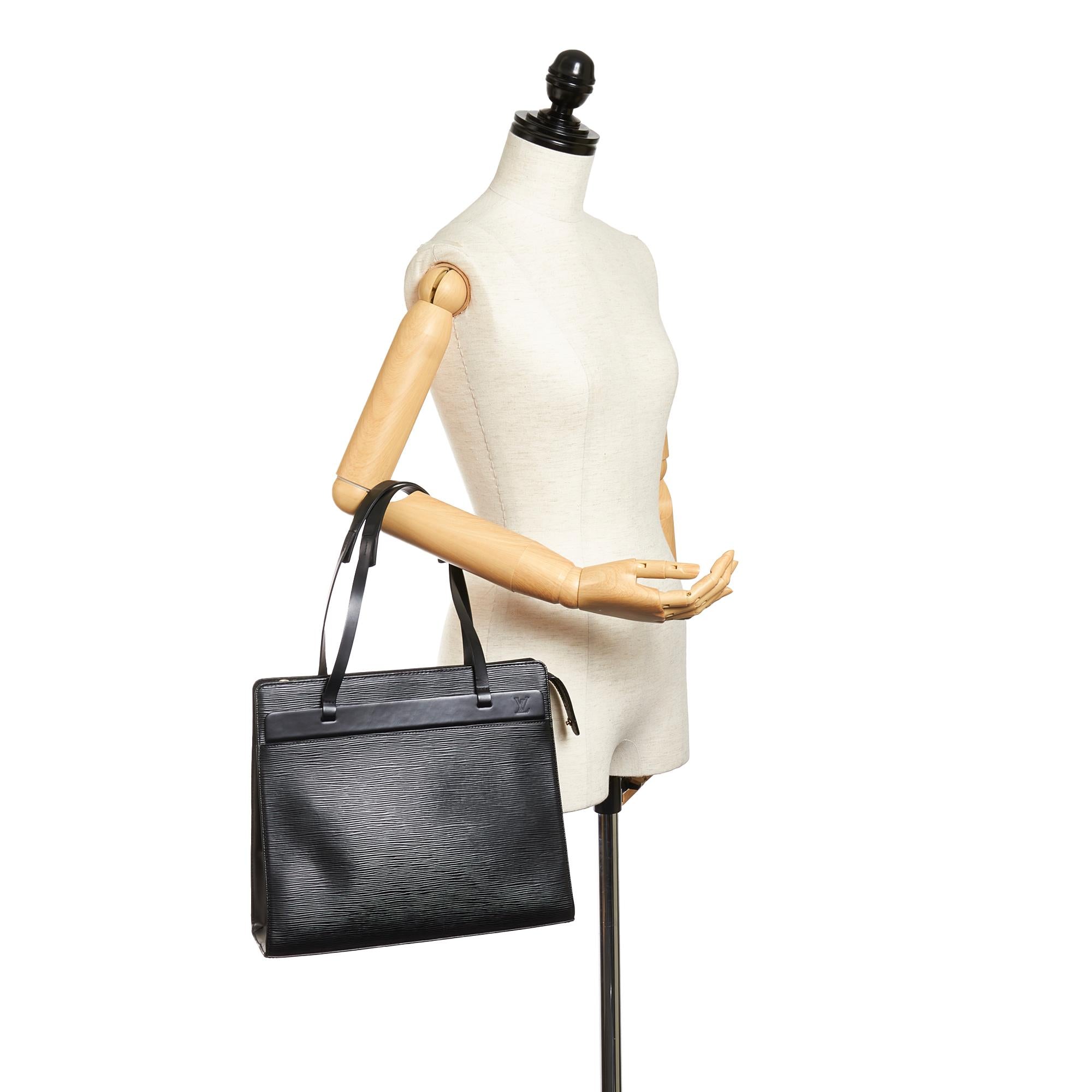 Louis Vuitton Epi Croisette PM (SHG-27337)
