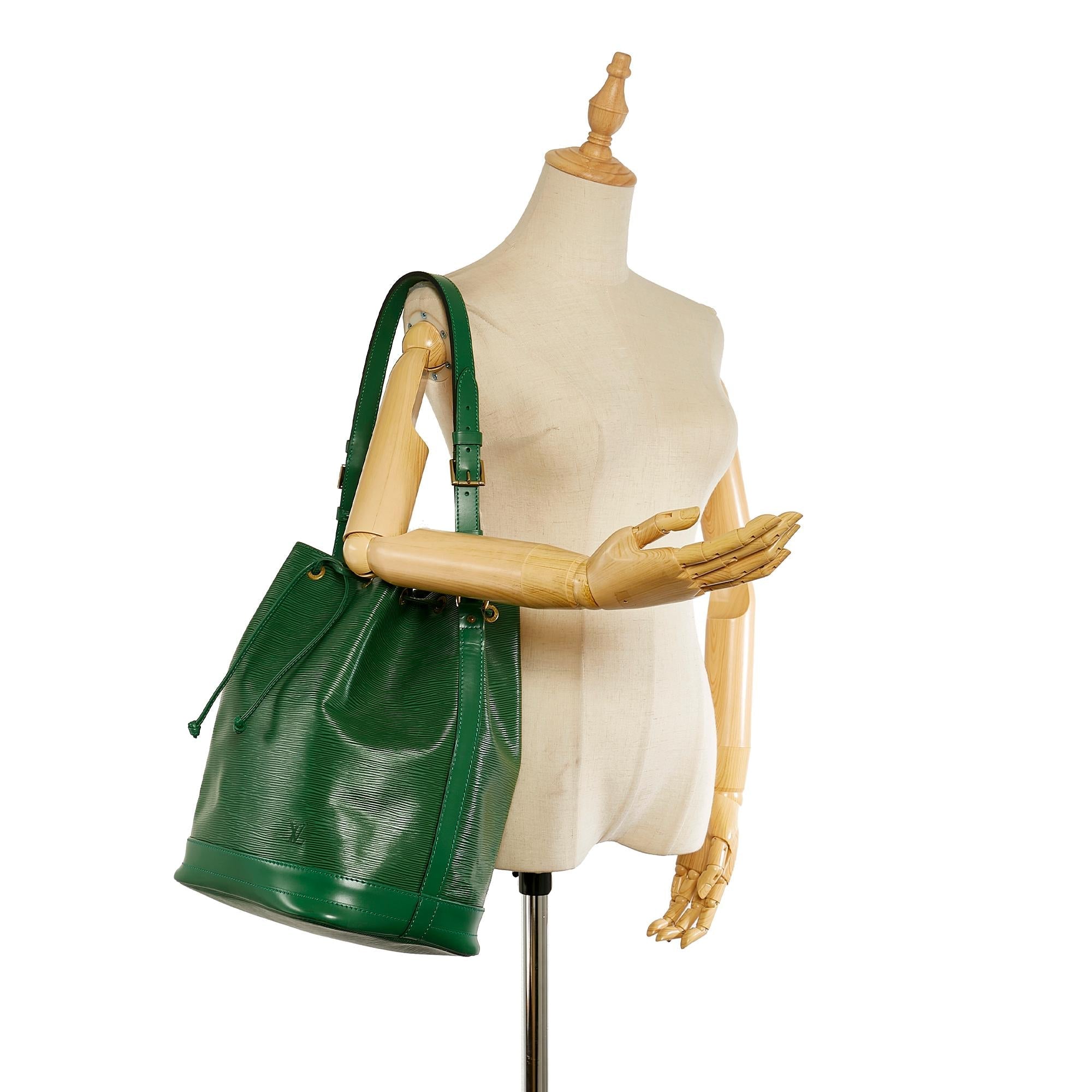 Louis Vuitton Epi Noe (SHG-25929)