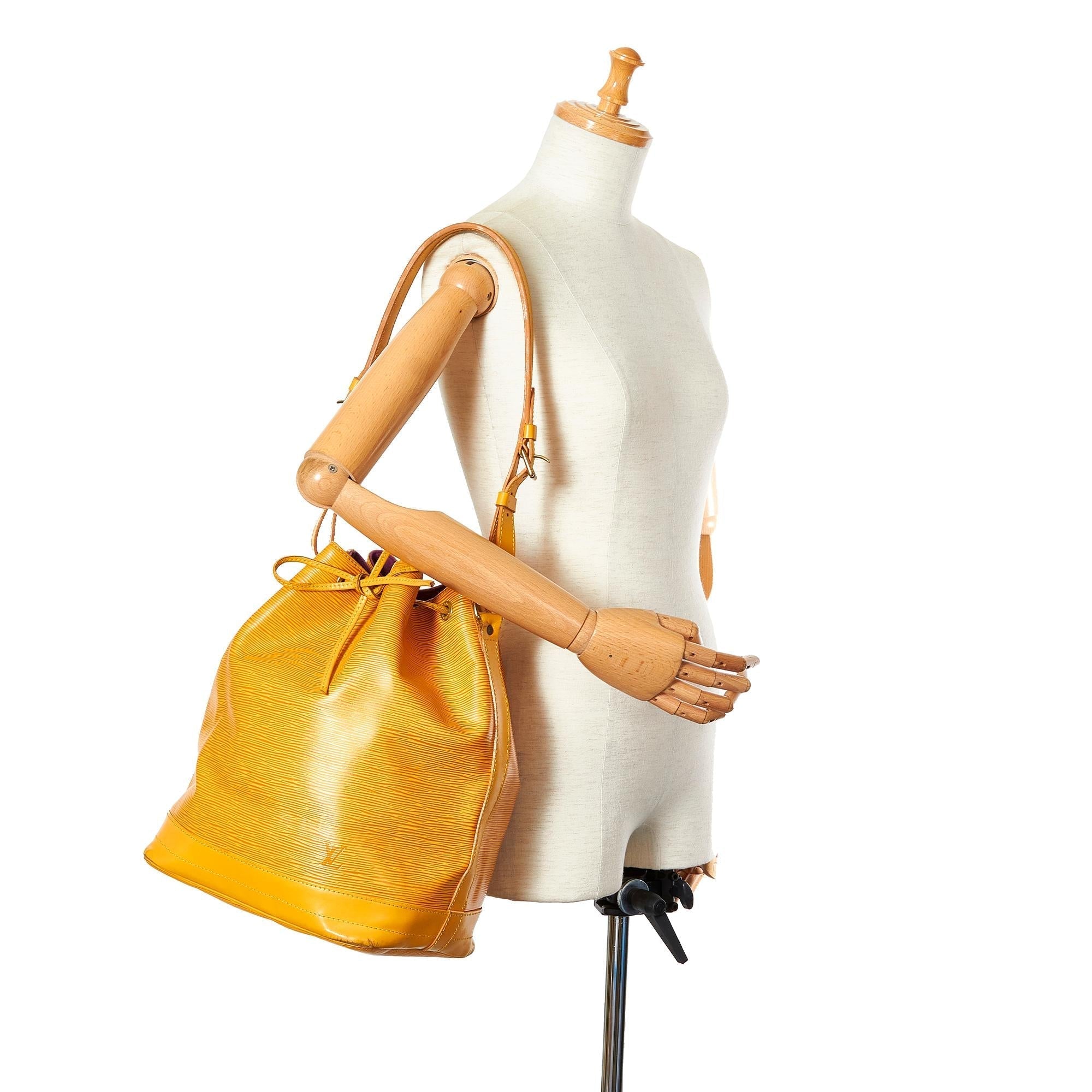 Louis Vuitton Epi Noe (SHG-26126)