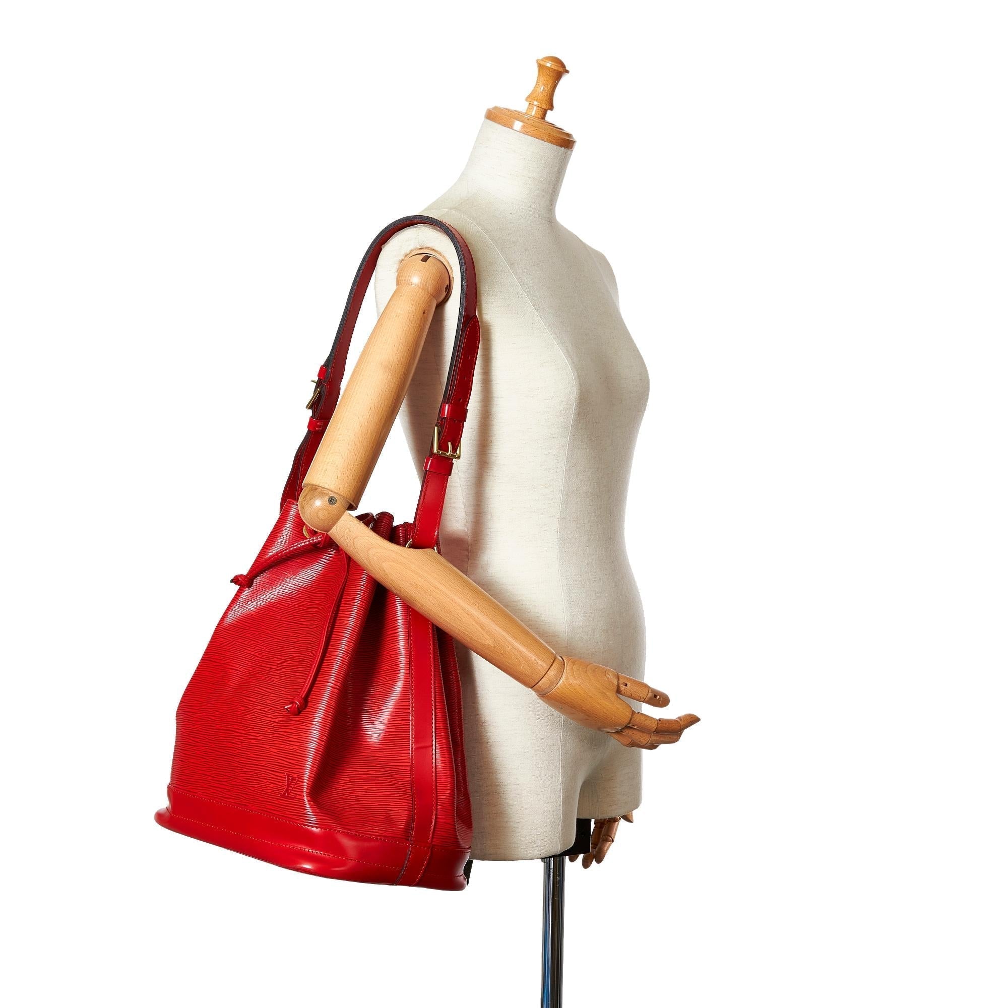 Louis Vuitton Epi Noe (SHG-26476)