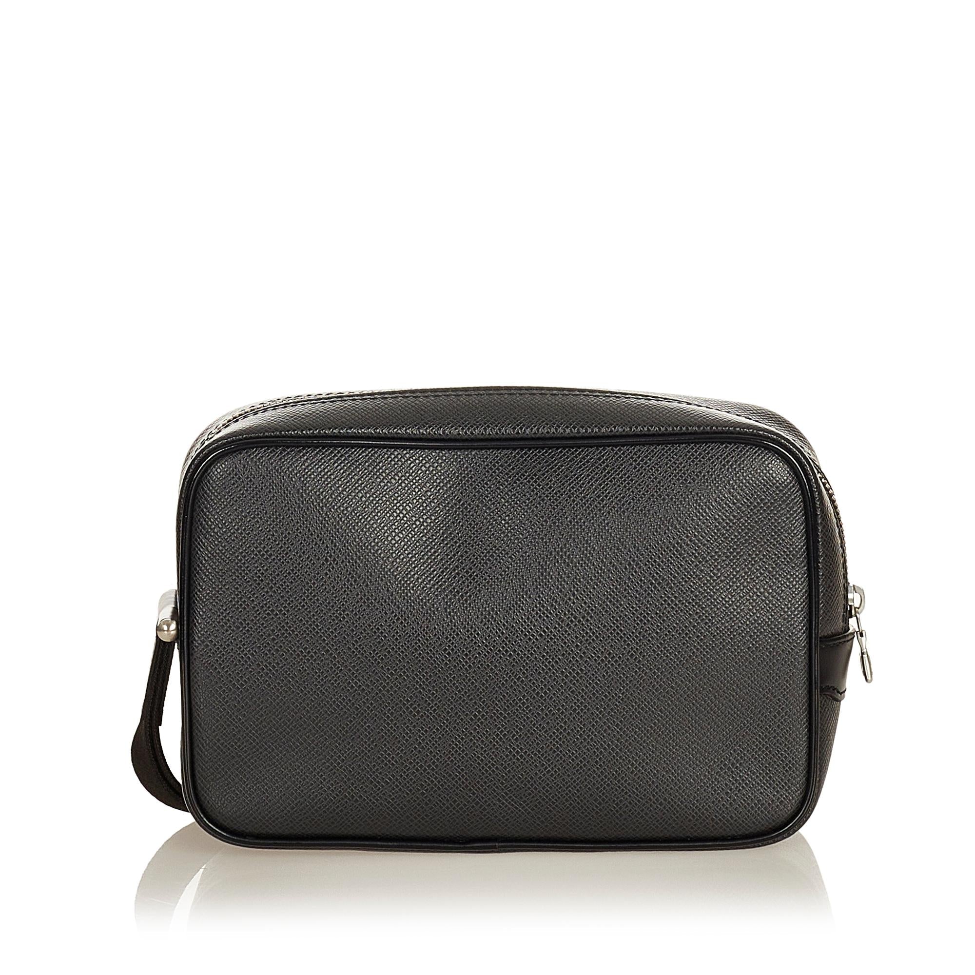 Louis Vuitton Taiga Kaluga Clutch Bag (SHG-26940)