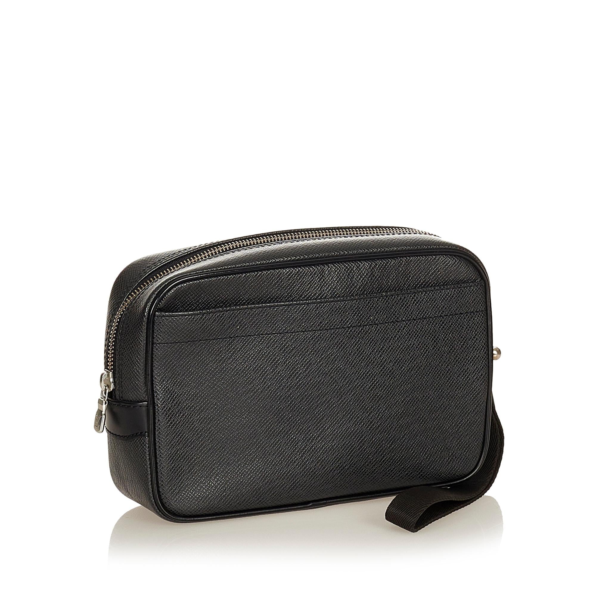 Louis Vuitton Taiga Kaluga Clutch Bag (SHG-26940)