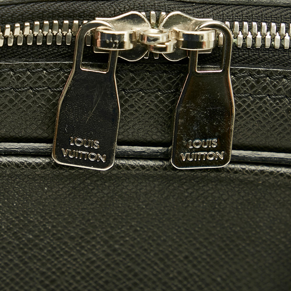 Louis Vuitton Taiga Porte-Documents Business Bag (SHG-28146)