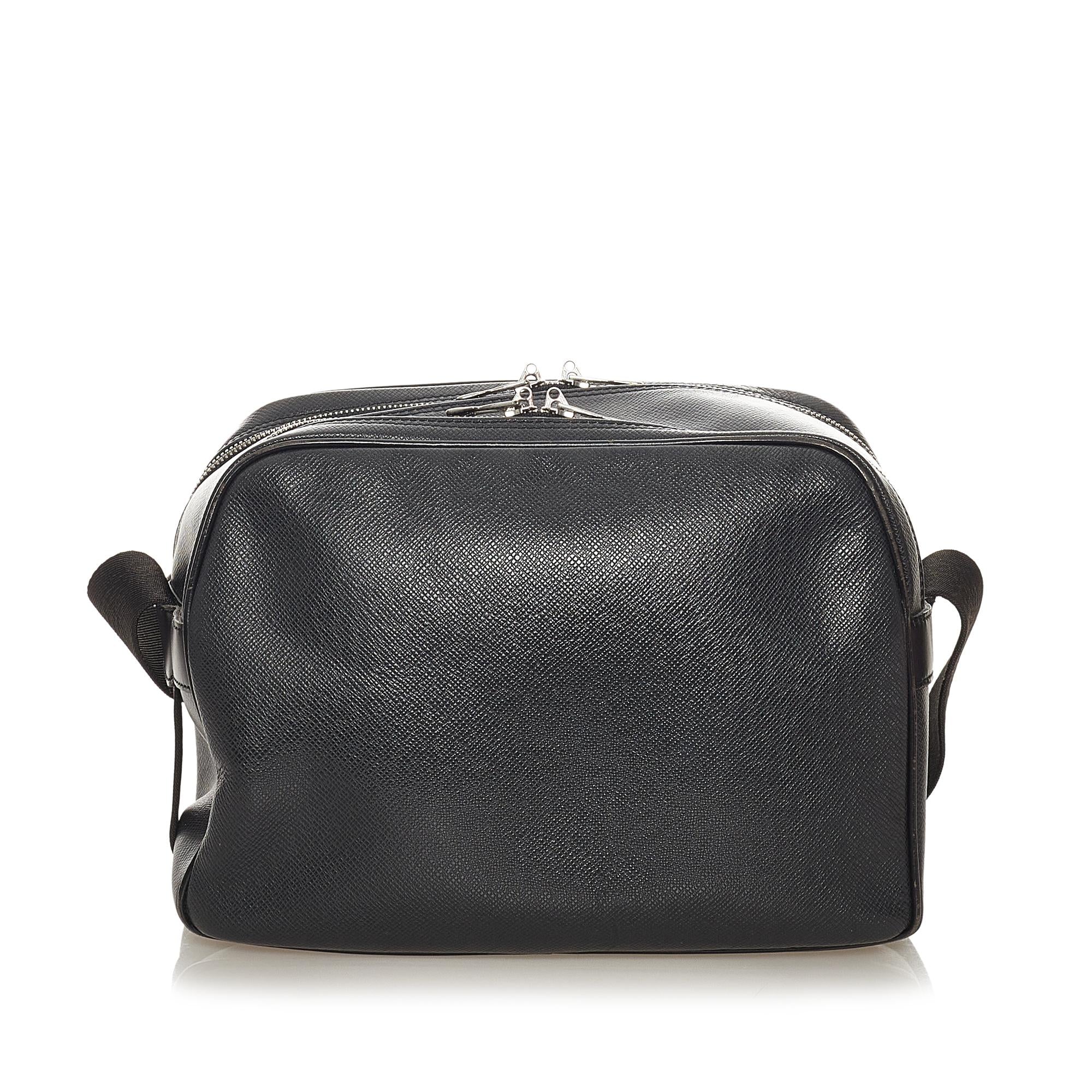 Louis Vuitton Taiga Reporter PM (SHG-27532)