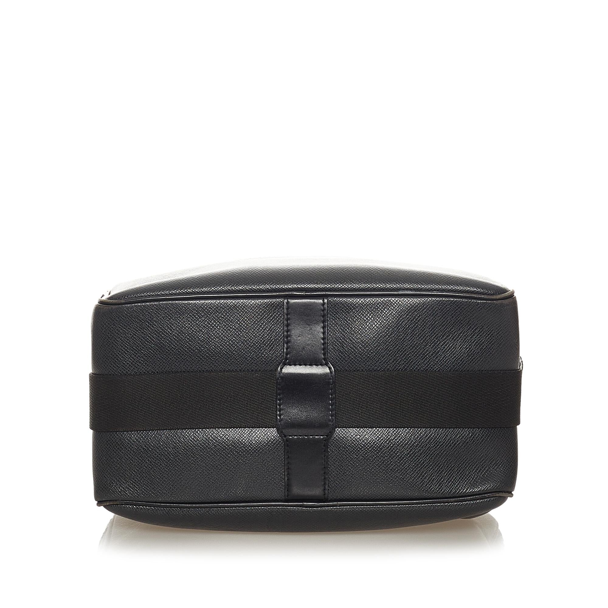 Louis Vuitton Taiga Reporter PM (SHG-27532)
