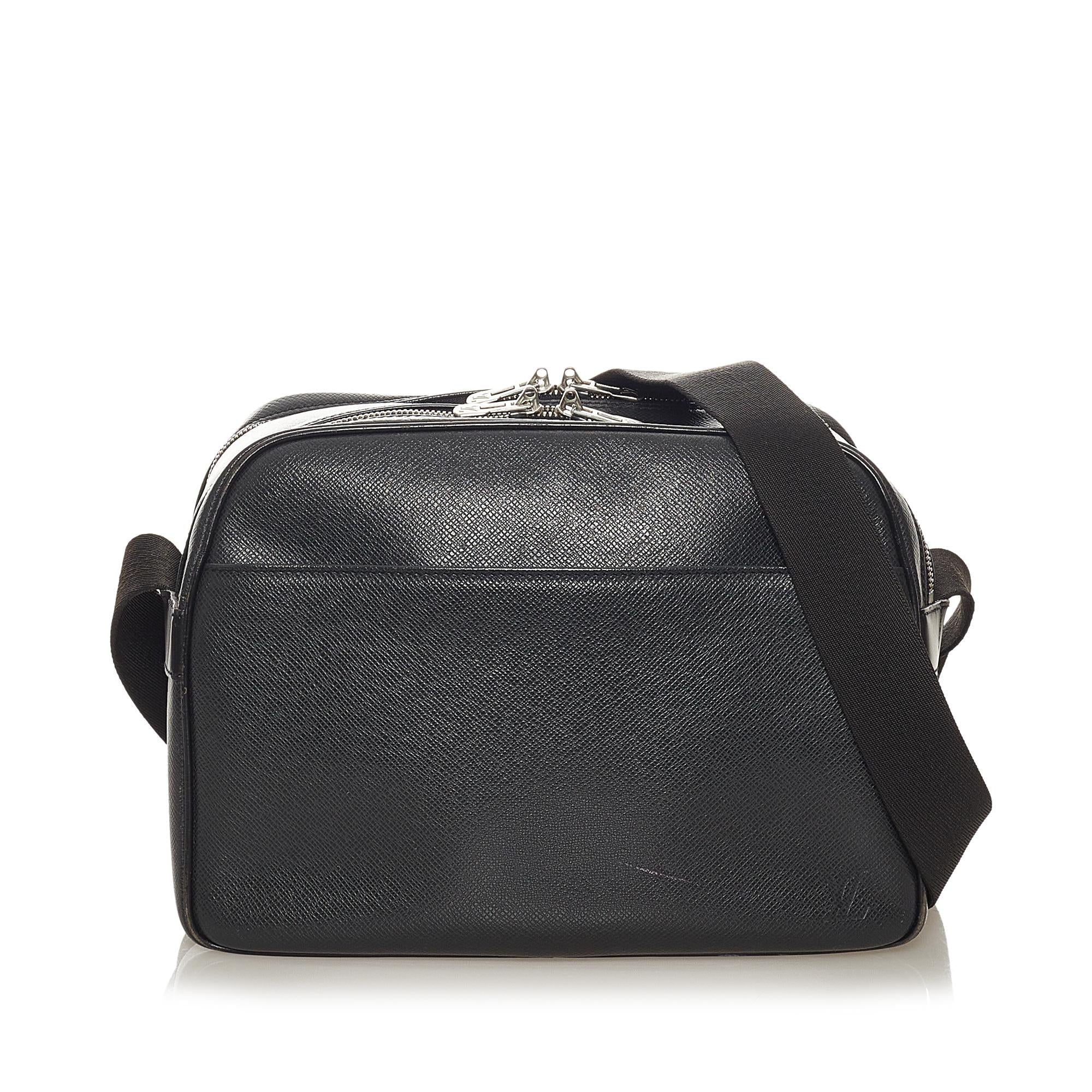 Louis Vuitton Taiga Reporter PM (SHG-27532)