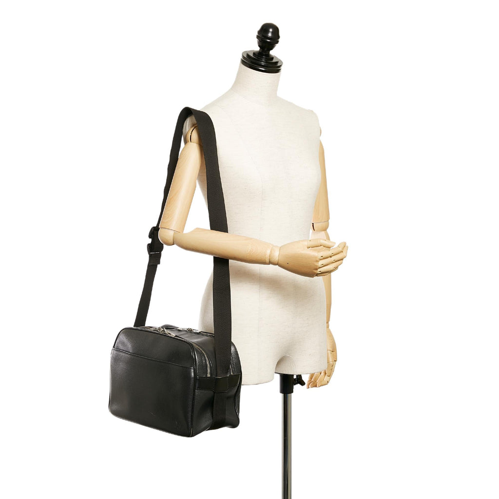 Louis Vuitton Taiga Reporter PM (SHG-27532)
