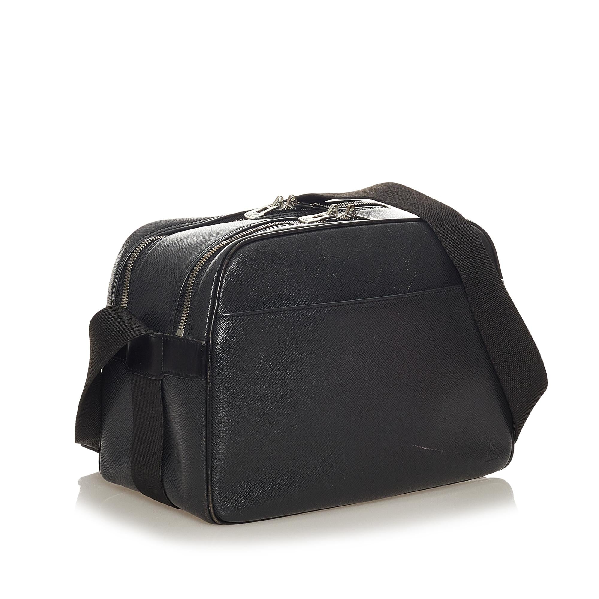 Louis Vuitton Taiga Reporter PM (SHG-27532)