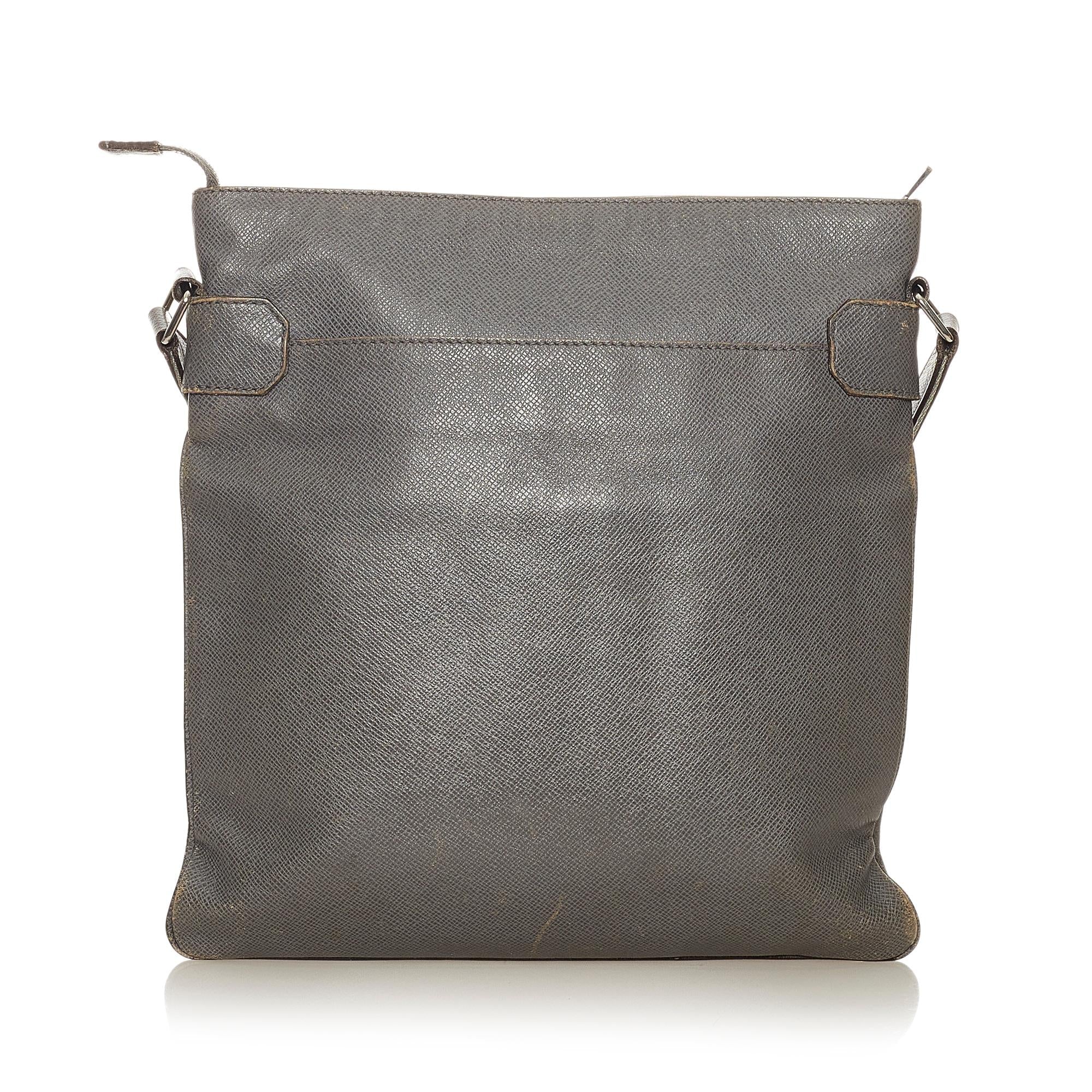 Louis Vuitton Taiga Sasha (SHG-27511)
