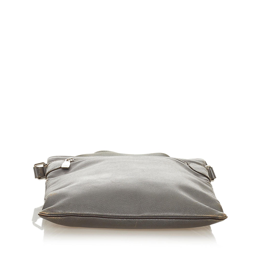 Louis Vuitton Taiga Sasha (SHG-27511)