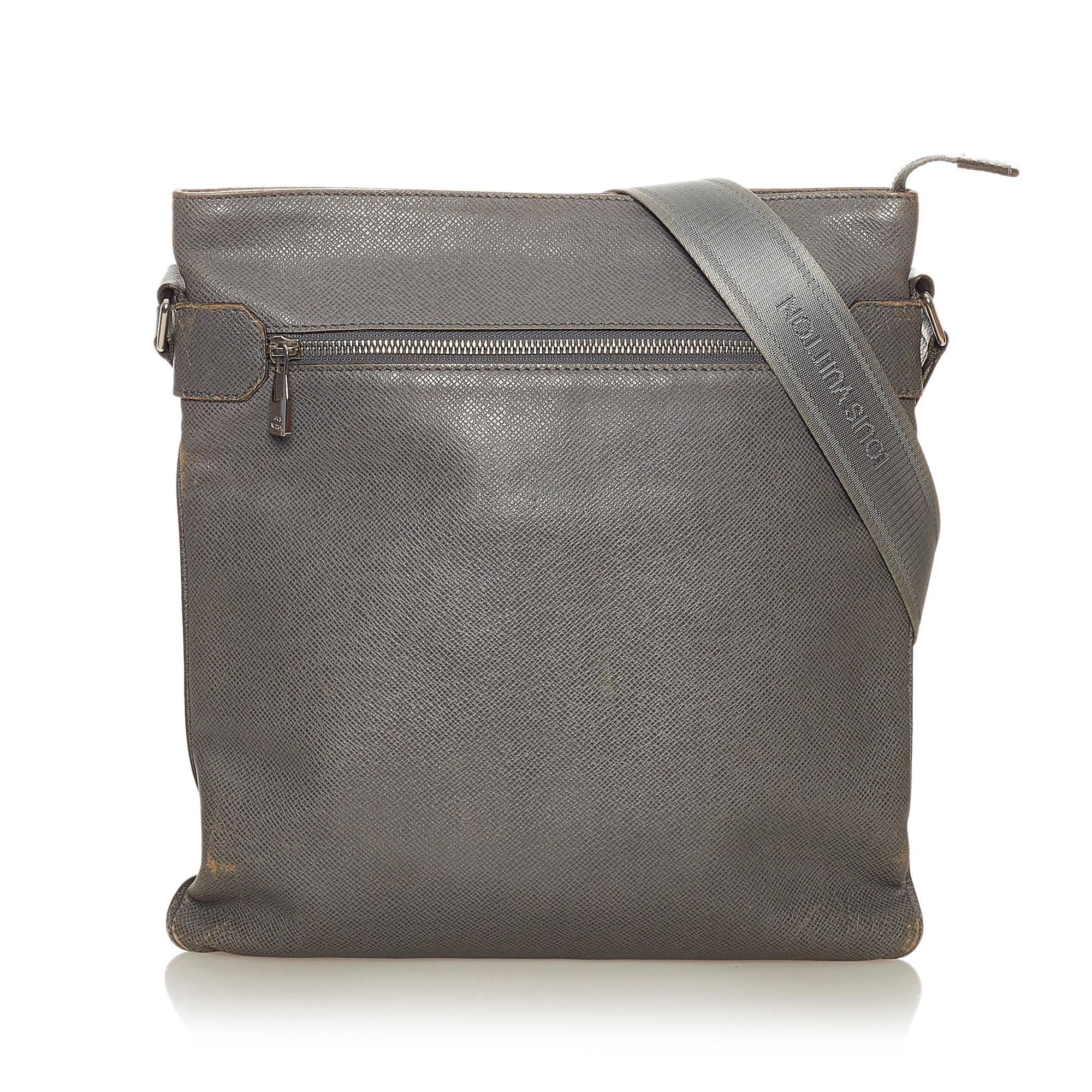 Louis Vuitton Taiga Sasha (SHG-27511)