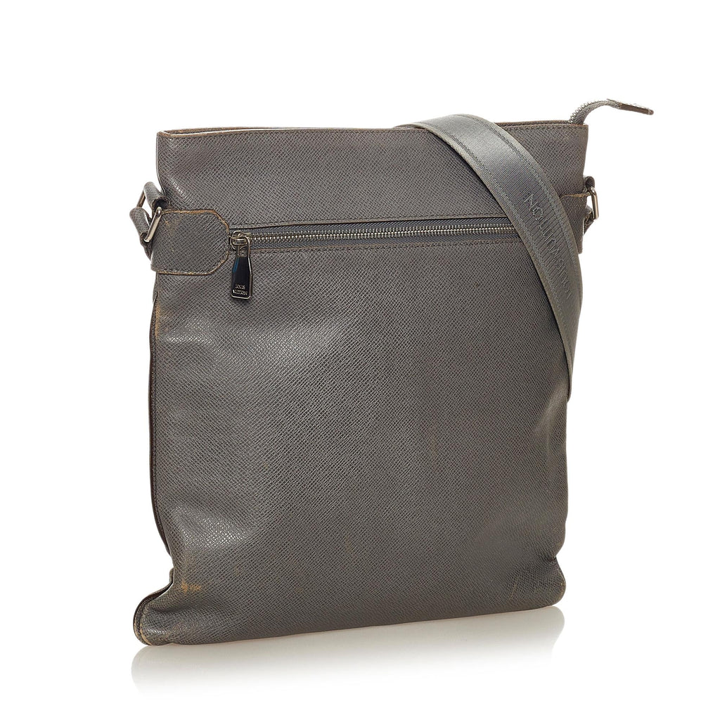 Louis Vuitton Taiga Sasha (SHG-27511)