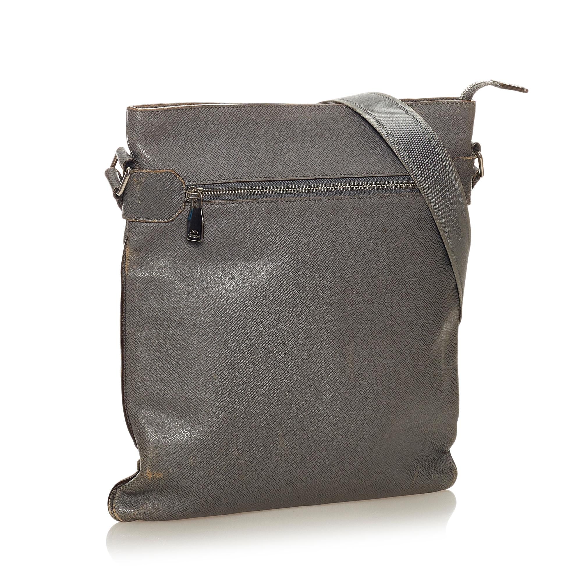 Louis Vuitton Taiga Sasha (SHG-27511)