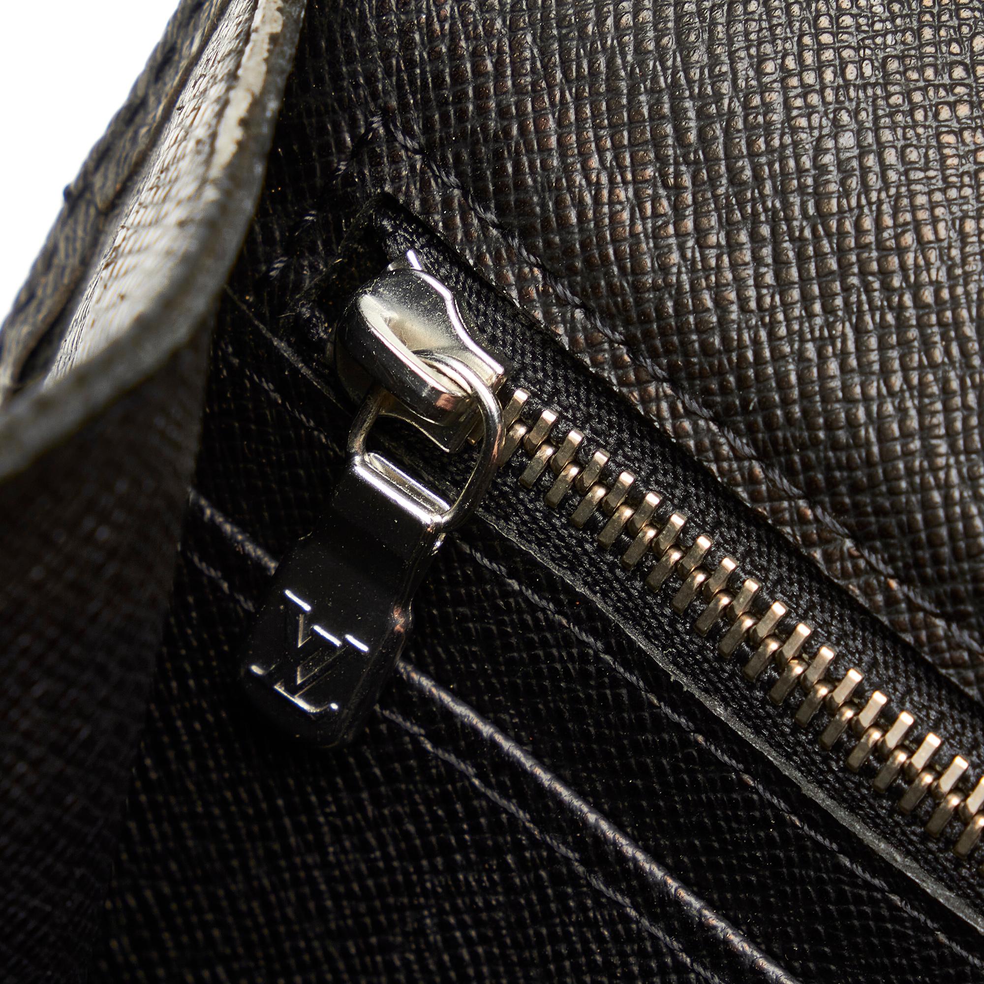 Louis Vuitton Taiga Selenga (SHG-26618)