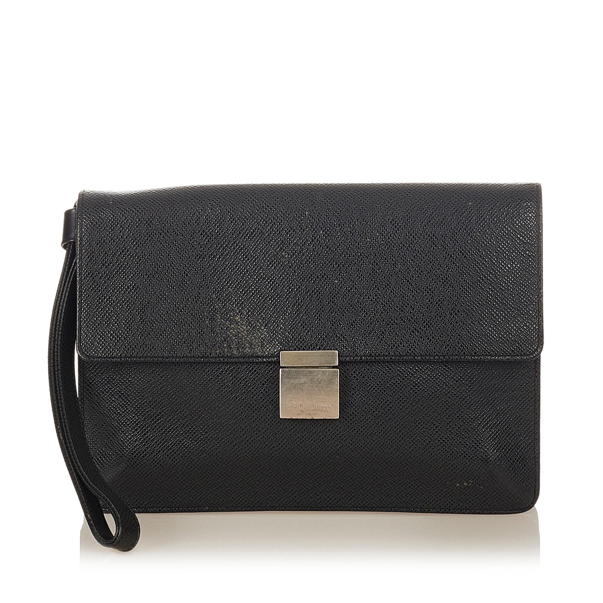 Louis Vuitton Taiga Selenga (SHG-26618)
