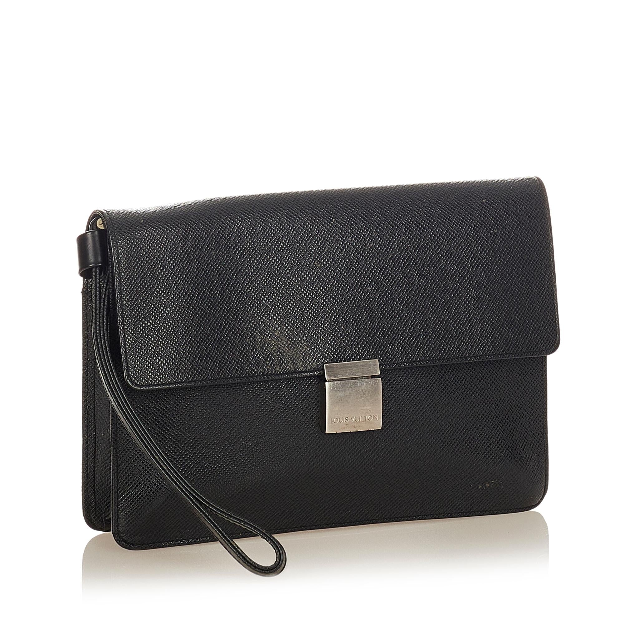 Louis Vuitton Taiga Selenga (SHG-26618)
