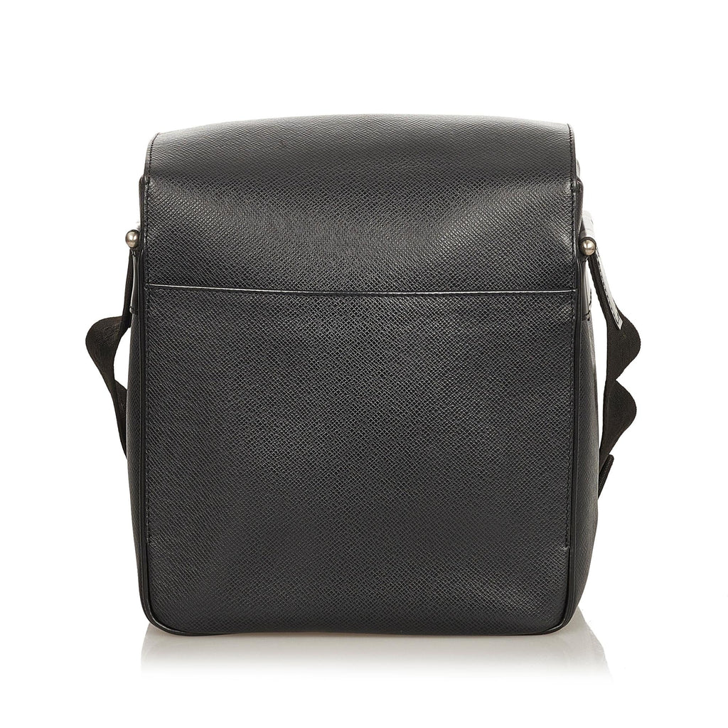 Louis Vuitton Taiga Yaranga (SHG-25474)