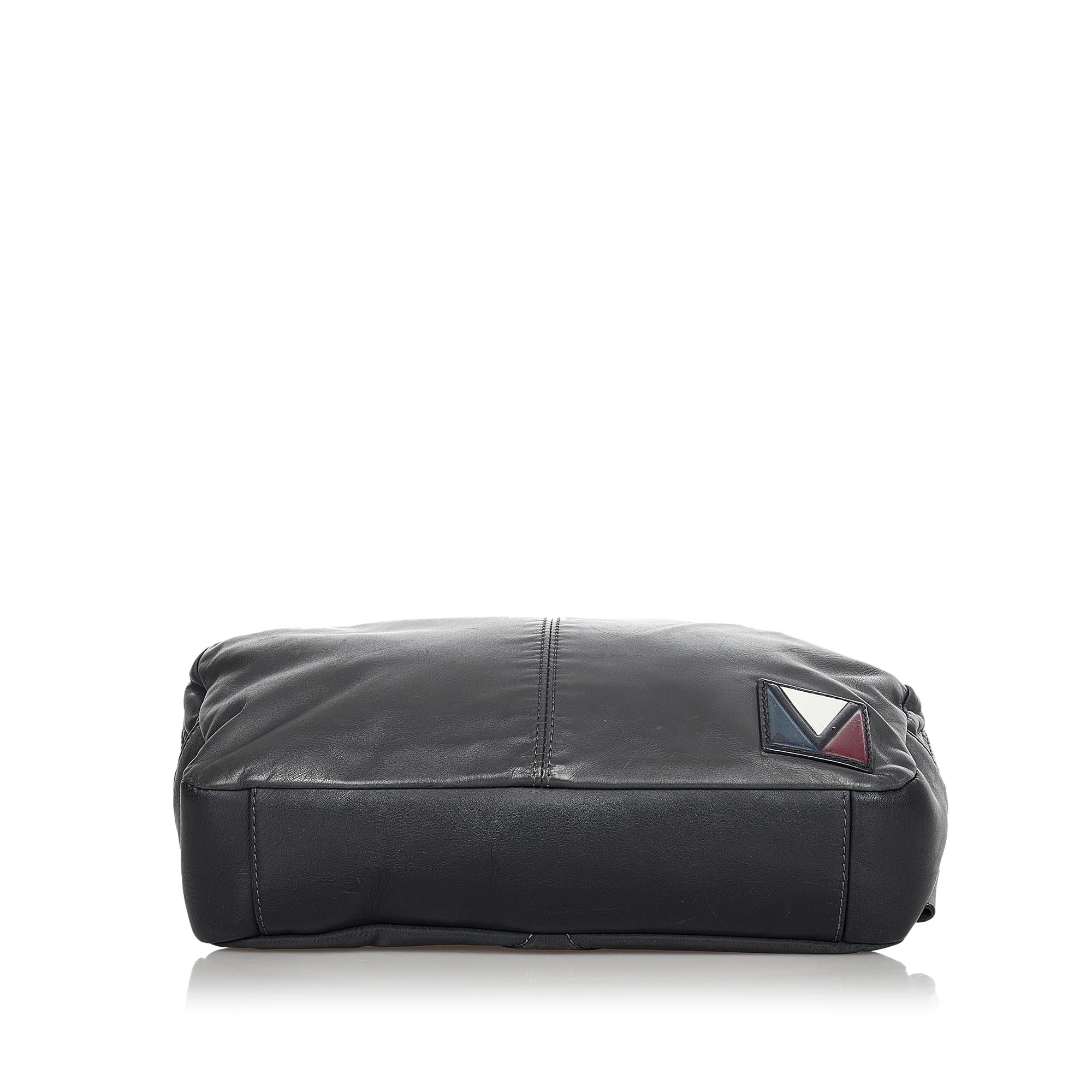 Louis Vuitton V-Line Fast (SHG-24281)