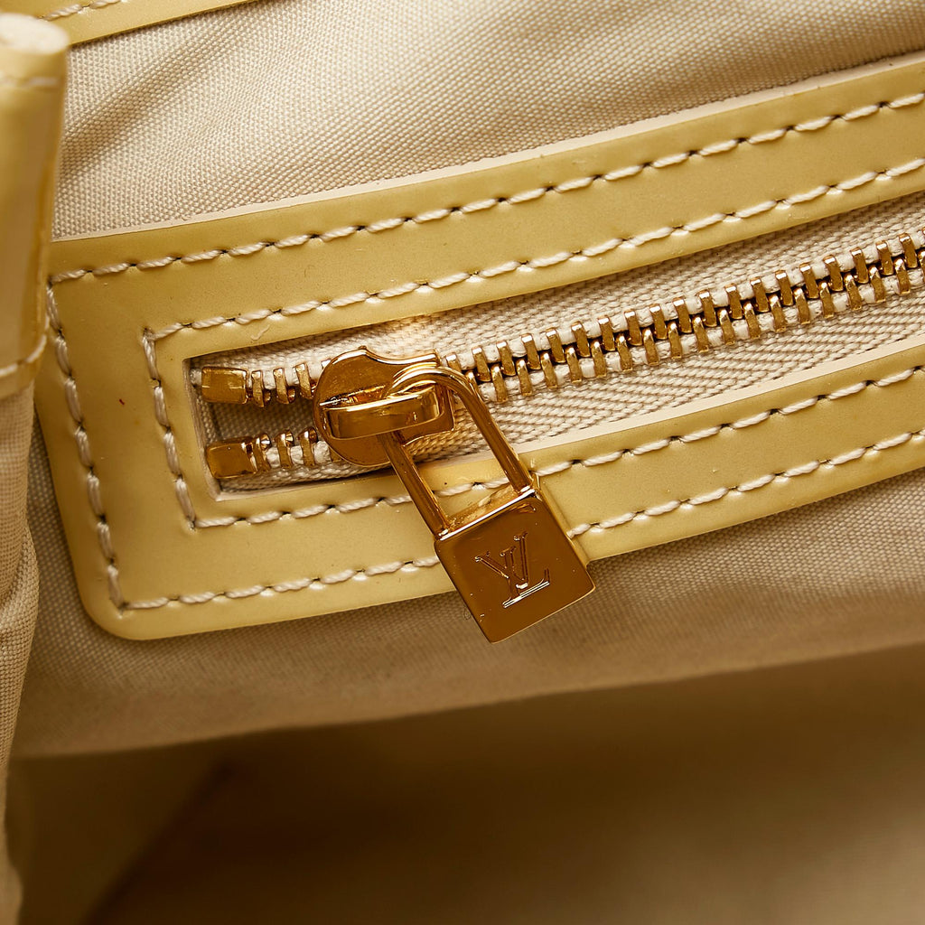 Louis Vuitton Vernis Wilshire PM (SHG-27983)