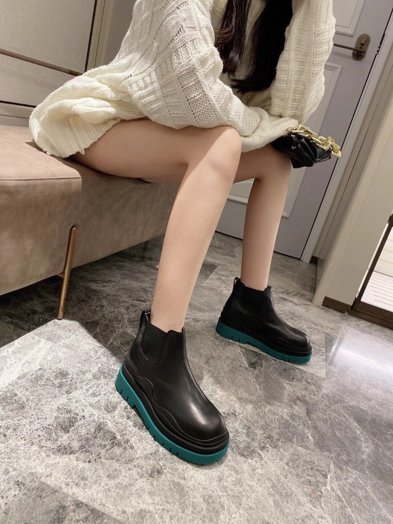 Bottega Veneta Flat Triple-Sole Leather Booties Calfskin Leather Fall/Winter Collection, Black/Green