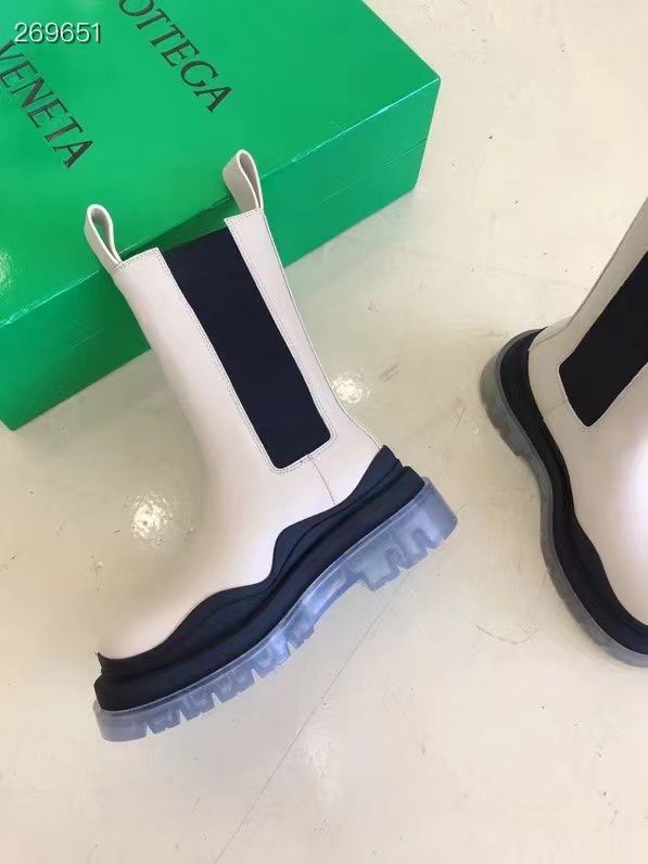 Bottega Veneta Flat Triple-Sole Leather Boots Calfskin Leather Fall/Winter 2020 Collection, Ivory/Black