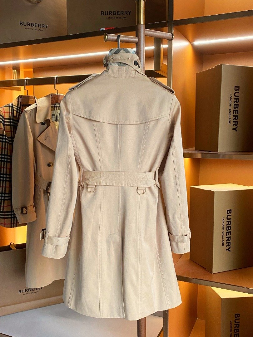 Burberry The Mid-length Kensington Heritage Trench Coat