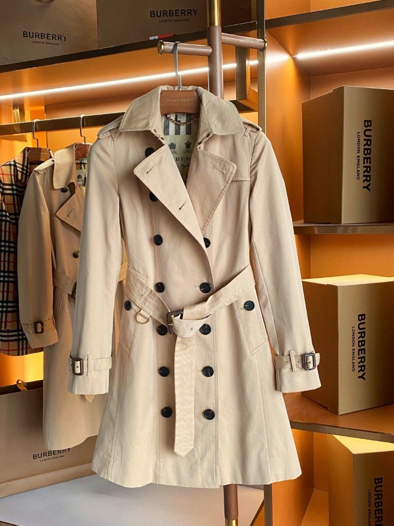 Burberry The Mid-length Kensington Heritage Trench Coat