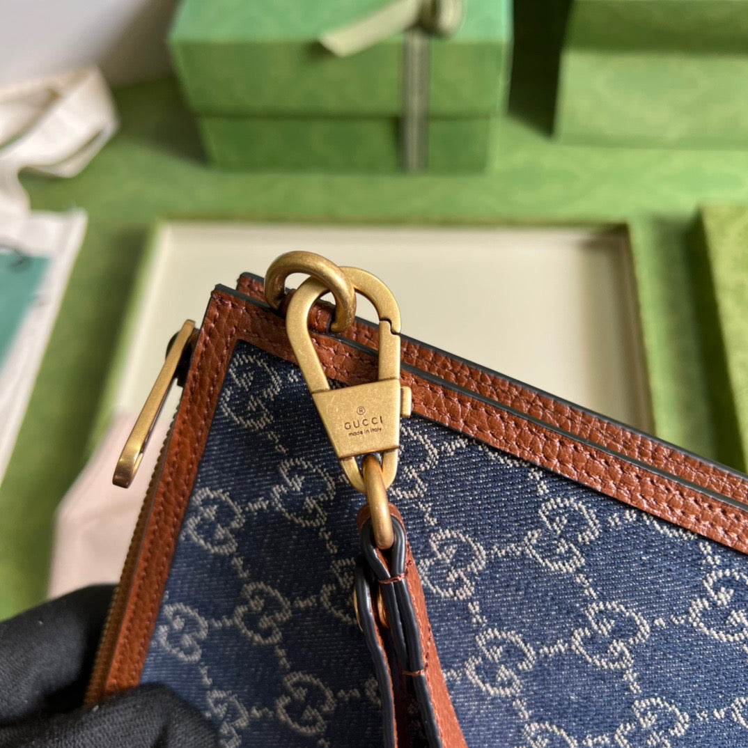 Gucci Neo Vintage GG Supreme Pouch 31cm
