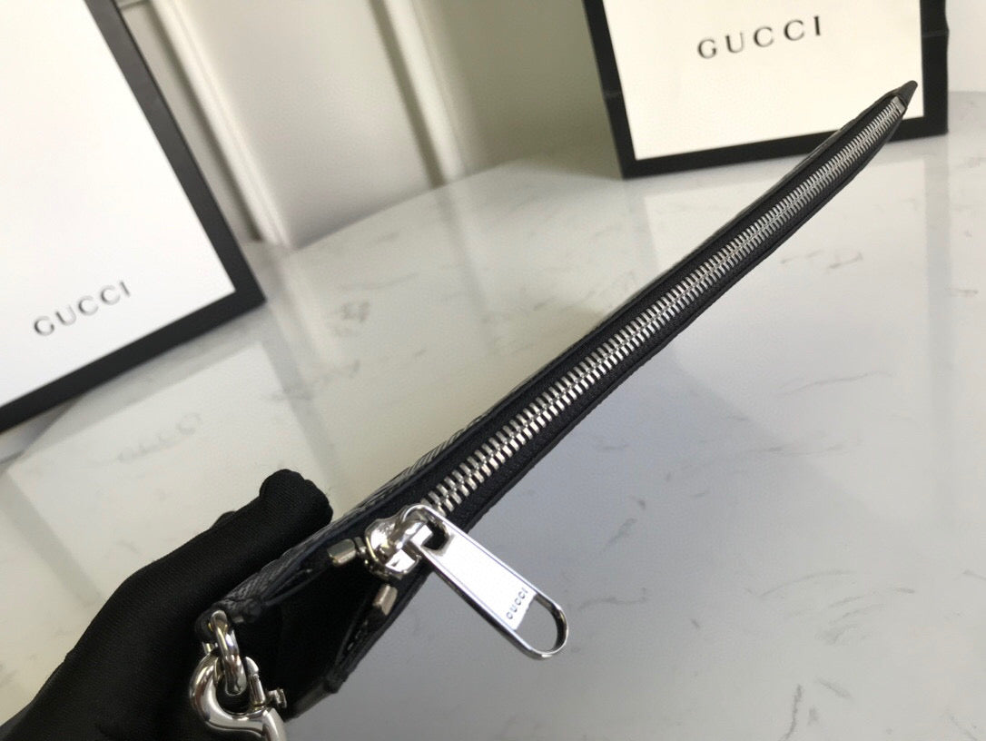 Gucci Supreme Pouch 31cm Black
