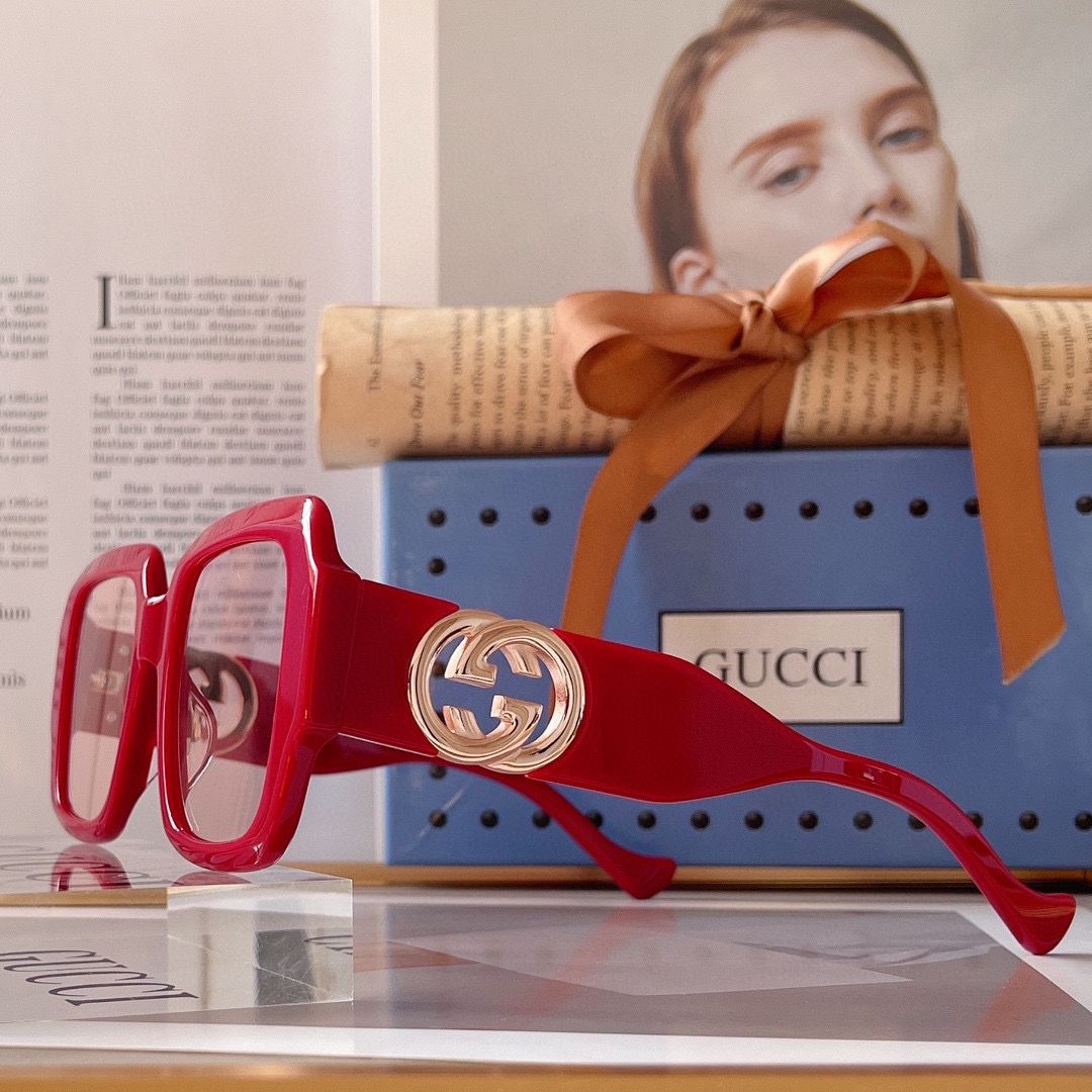 Gucci Rectangular Frame Sunglasses