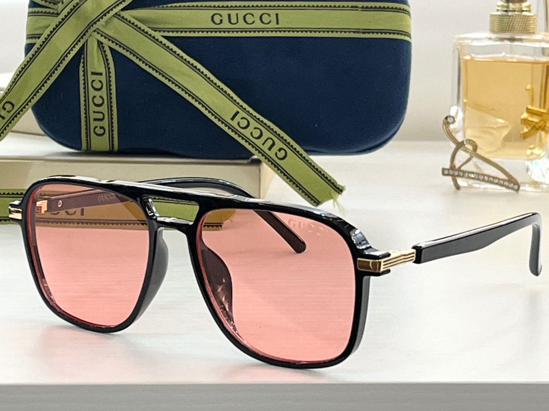 Gucci Navigator Frame Sunglasses