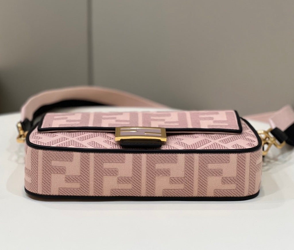 Fendi Baguette Midi 27cm Pink