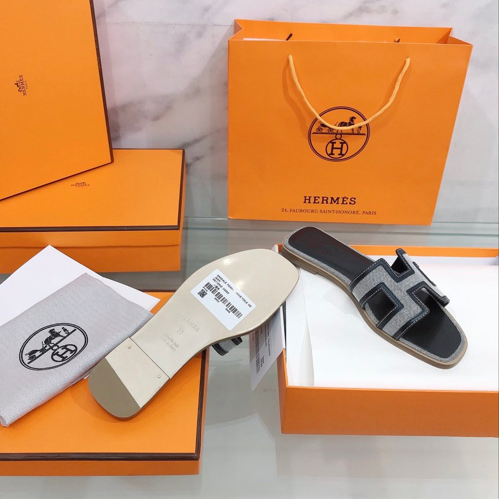 Hermes Oran Sandal Black/Silver