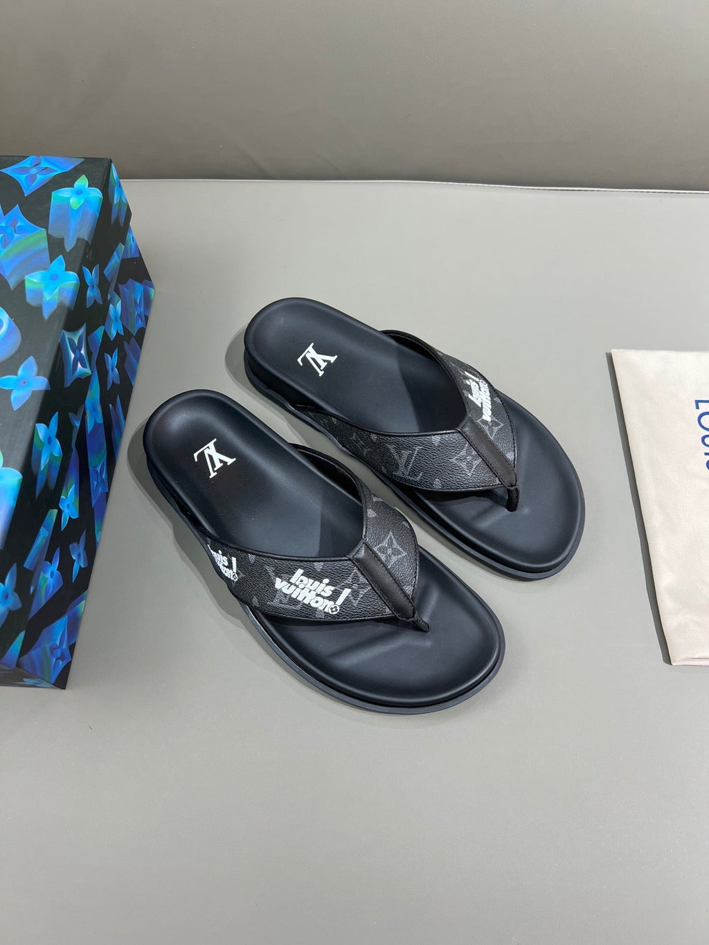Louis Vuitton Mirabeau Thong